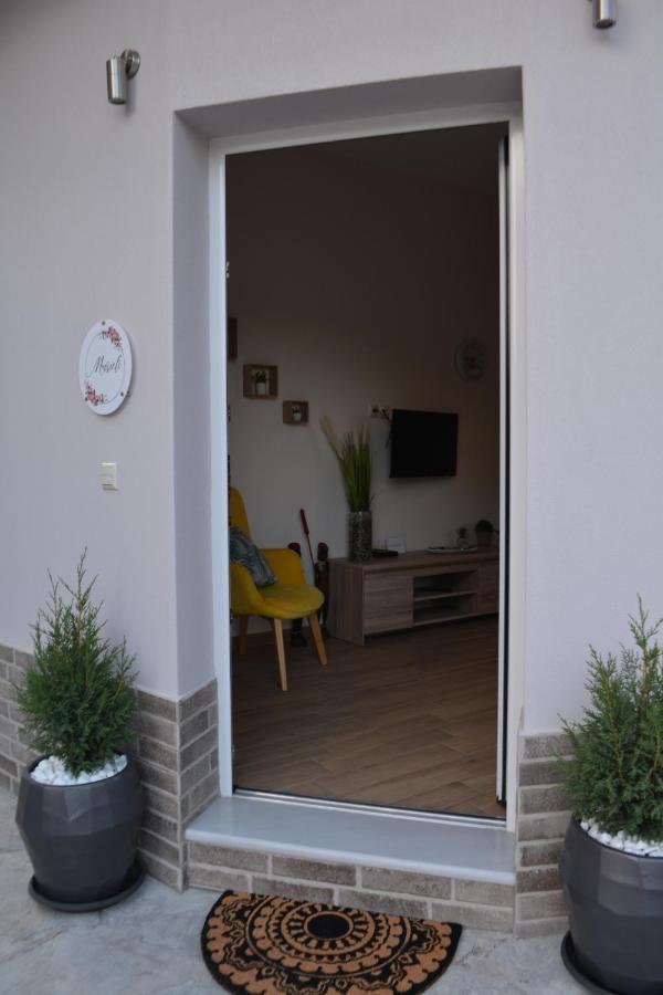 Marieli Apartment Perama  ภายนอก รูปภาพ